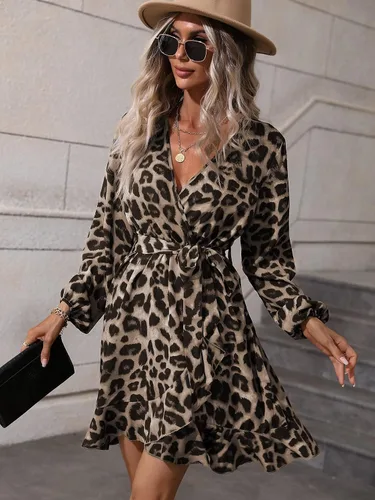 Miniatura 5 de WDIRARA Vestido corto con estampado de leopardo y cuello en V, manga larga, dobladillo con volantes, acampanado, para mujer