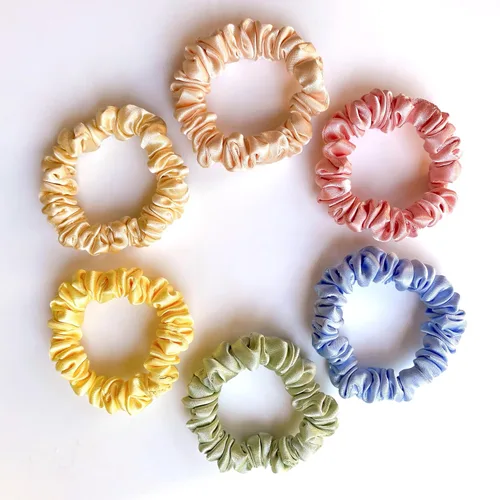 Miniatura 9 de Silvr Bear Paquete de 6 coleteros de satén de lujo, color negro, suaves, grandes para mujeres y niñas, bandas para el cabello grueso y rizado