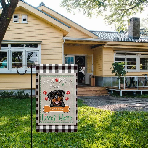 Miniatura 2 de The World's Best Dog Garden Flag Saint Bernard Dog Lives Here Bone Paw Buffalo Plaid Check 12.5x18 pulgadas Decoración exterior de patio de doble