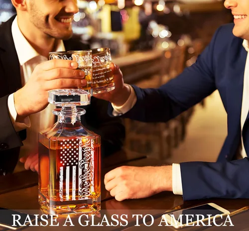 Miniatura 9 de Set de decantador de whisky para hombres, juego de decantador We The People con vasos, decantador grabado con bandera americana para regalos