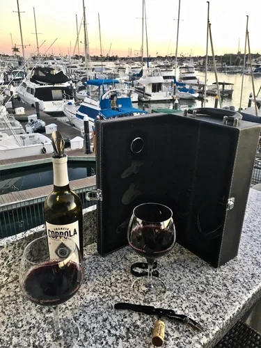 Miniatura 7 de Lifestyle Top Handle Travel Two Bottle Wine Carrier Case con juego de accesorios de vino de 4 piezas (rojo)