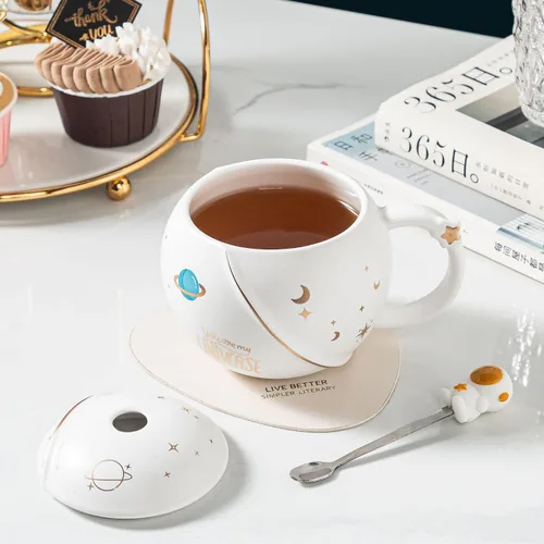 Miniatura 2 de HwaGui Taza de astronauta Kawaii con tapa y cuchara, hecha a mano, bonita taza de cerámica para café, té, leche, agua, espacial, regalo novedoso