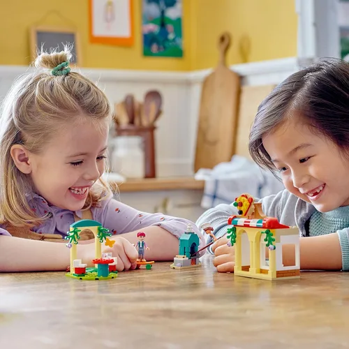Miniatura 3 de LEGO Friends Heartlake City Pizzeria 41705 - Juego de restaurante, regalo creativo para nietos, juguetes para niños de 5 años con mini-muñecas