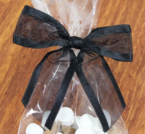 Miniatura 2 de Lazos de organza negros preatados con lazos giratorios. Paquete de 12 lazos de tela con bordes satinados hechos de cinta de 1-1/2 pulgadas. El lazo