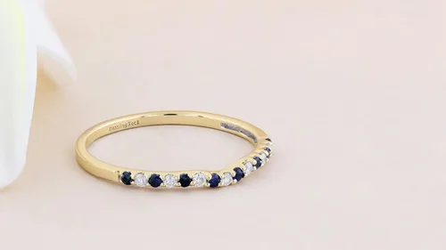 Miniatura 14 de Dazzlingrock Collection Alianza de boda redonda alternativa de zafiro azul y diamante blanco para mujer (0.10 qtw, color I-J, claridad I1-I3) en oro