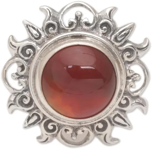 NOVICA Anillo de cóctel artesanal hecho a mano con temática de sol de plata de ley 925 con piedra natal roja de Indonesia 'Light Of The Universe'