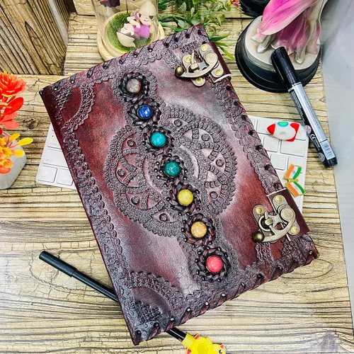 Miniatura 2 de Diario de cuero de siete brujas de piedra, libro de hechizos de sombras, diario en blanco con cierre de cerradura en relieve sin forro, poesía