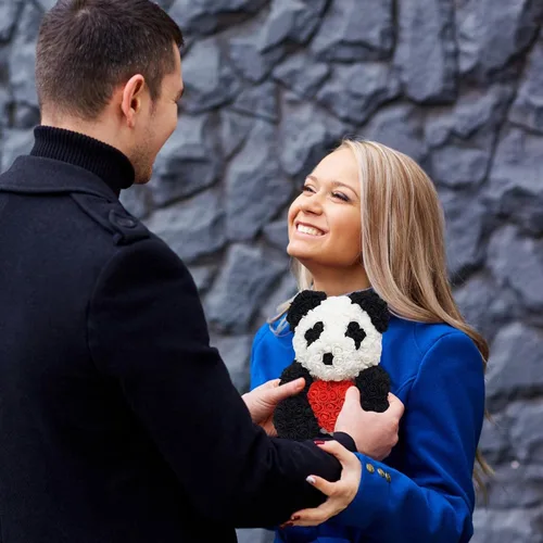 Miniatura 6 de Oso de flores para San Valentín, oso panda de flores artificiales con moño/decoración de corazón, muñeca panda hecha a mano para el día de San