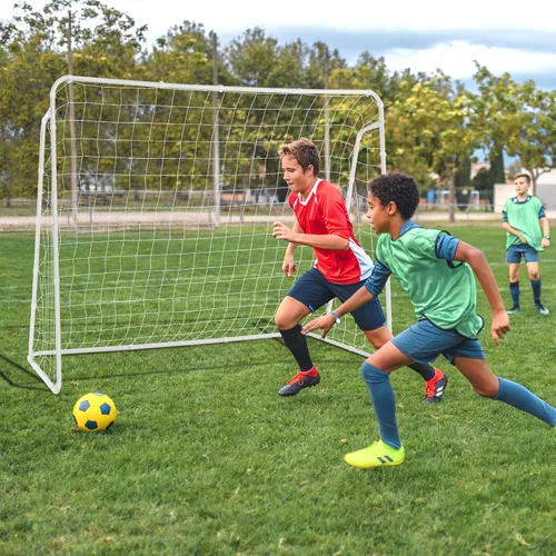 Miniatura 2 de GYMAX Portería de fútbol para patio trasero, red de fútbol de 7 x 5 pies con marco resistente y estacas para el suelo, equipo de campo de fútbol