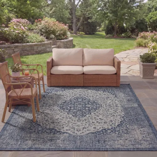 Miniatura 26 de SAFAVIEH Alfombra lavable para exteriores, colección Courtyard de 2.3 x 6.7 pies, color verde azulado y crema, no desprende pelusa y es fácil