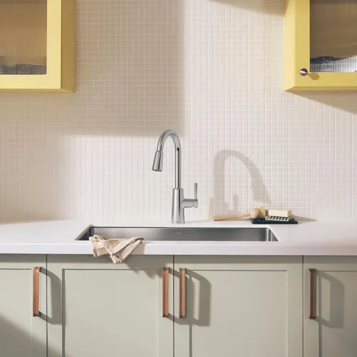 Miniatura 10 de Moen Riley - Grifo de cocina cromado de una sola manija con sistema de extracción que incluye Power Boost para una limpieza más rápida y sistema