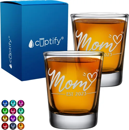 Miniatura 64 de Cuptify Regalos para baby shower, para la nueva mamá, EST 2023, 2 onzas, con fondo negro, juego de 2 vasos grabados para fiesta, regalo