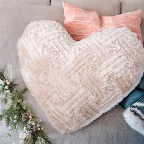 DaDa Bedding - Almohadas decorativas de corazón, color beige champán, neutro, en forma de corazón, de piel sintética y sherpa (16 x 14)