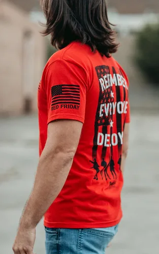 Miniatura 5 de Bone Head Outfitters Camiseta clásica roja - Remember Everyone Deployed R.E.D. Friday