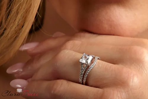 Miniatura 5 de Juego de anillos de compromiso de zafiro blanco de 14 quilates de corte princesa de 201 quilates con zafiro blanco y diamante de imitación diseño