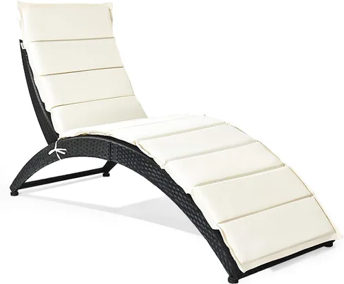 Tangkula - Silla de salón plegable para patio, tumbona de mimbre para exteriores, silla de patio portátil con cojín, mueble de mimbre para todo