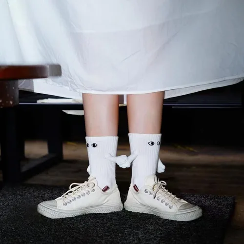Miniatura 2 de UAURORAO Calcetines de pareja de muñecas 3D para mujeres y hombres, calcetines divertidos para sostener las manos en la mano, calcetines de amistad