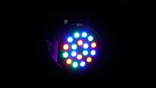 Miniatura 9 de Rockville RockPAR50 24W LED RGB Par puede lavar la luz con DMX, modo activado por sonido, cadena de margarita de potencia, soporte doble para DJs e
