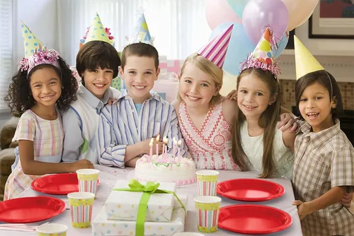 Miniatura 6 de Exquisitos platos de plástico rojo Party Solids para fiesta, platos desechables rojos de 9 pulgadas, juego de vajilla de plástico resistente, 100