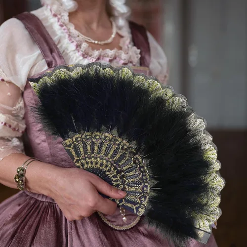 Miniatura 5 de Namalu - Abanico de plumas bordado, 2 piezas, diseño de marabú de los años 20, plegable, drag queen para mujeres de los años 20, disfraz de fiesta