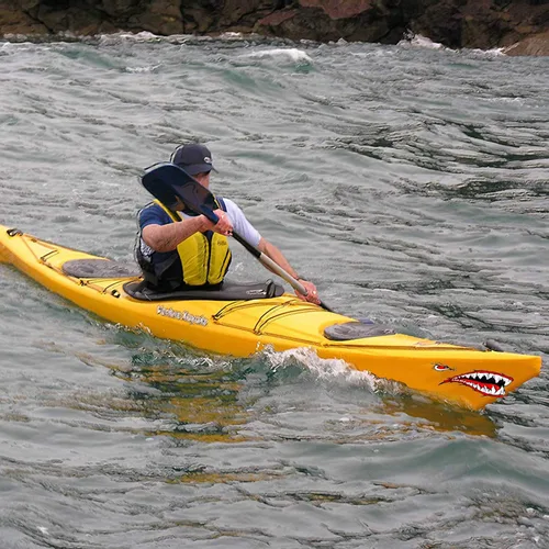Miniatura 4 de 2 calcomanías de kayak con dientes de tiburón, impermeables, divertidos, accesorios gráficos para kayak, canoa, pesca, barco, automóvil, camión