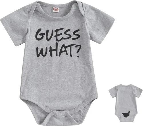Pañalero para bebé recién nacido, con frase en inglés “Got my mind on my momy”, color gris y blanco, talla 0-18M
