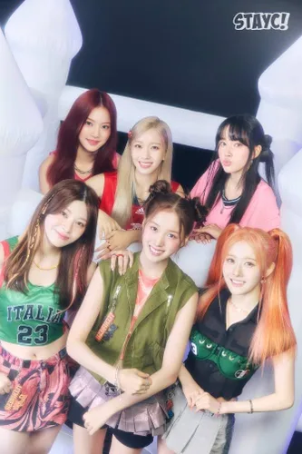 Miniatura 6 de STAYC TEENFRESH 3rd Mini Album CD+POB+Folding poster on pack+Photobook+Comic lyrics book+4cut photo+Photocard+Tattoo sticker+Message card+official