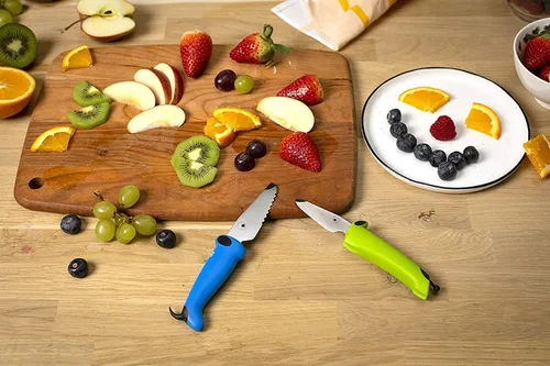 Miniatura 6 de Kuhn Rikon Kinderkitchen Juego de cuchillos de chef para niños de 6 pulgadas, 2 piezas, verde/azul, borde recto y cuchillo dentado, herramienta
