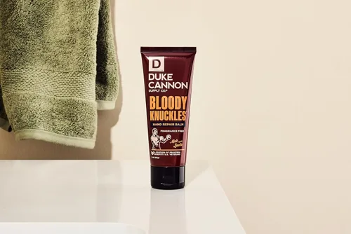 Miniatura 4 de Duke Cannon Bloody Knuckles - Bálsamo reparador de manos, crema hidratante sin perfume, fórmula de lanolina no grasa para manos secas y agrietadas