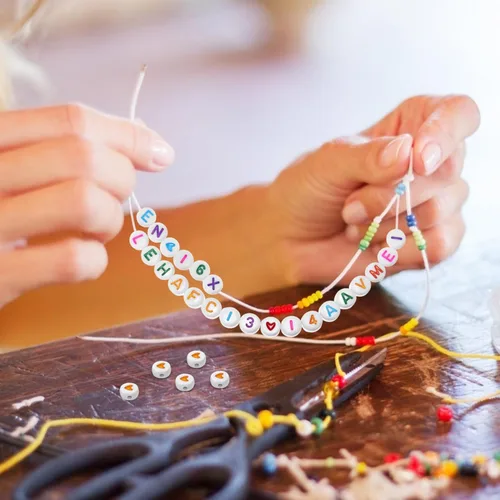 Miniatura 2 de SEWACC Cuentas de números de acrílico, 300 cuentas redondas de color mixto, cuentas blancas sueltas del alfabeto para hacer joyas de bricolaje