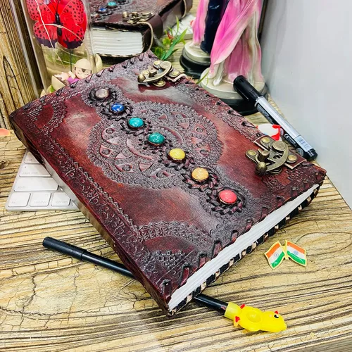 Miniatura 5 de Diario de cuero de siete brujas de piedra, libro de hechizos de sombras, diario en blanco con cierre de cerradura en relieve sin forro, poesía