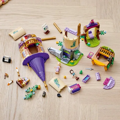 Miniatura 6 de LEGO Disney Princess Rapunzel's Tower 43187 Kit de juguetes de construcción de castillo y juego con 2 mini muñecas de película enredada, idea