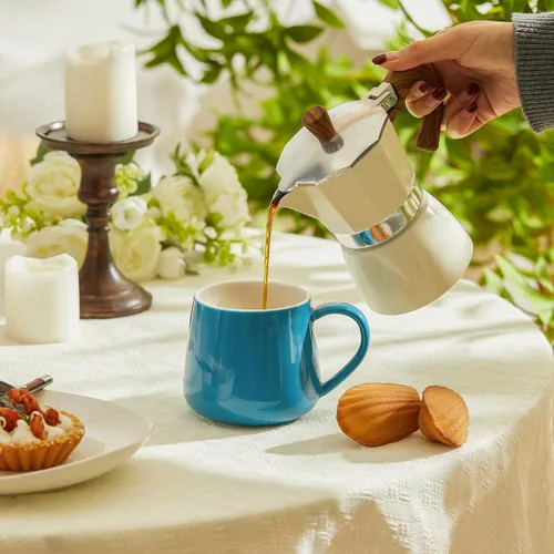 Miniatura 8 de Sweese Juego de 6 tazas de café de porcelana, tazas de café de 12 onzas con asa para café, té, cacao, tazas de café azules de colores surtidos