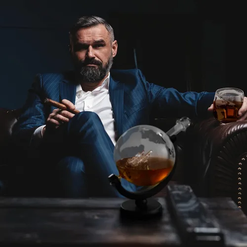 Miniatura 6 de Juego de decantadores de whisky de globo grande para hombre, 50 onzas (50.7 fl oz) con 2 vasos, regalos de cumpleaños de aniversario para él