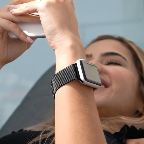 Miniatura 5 de TALK WORKS - Correa de reloj extensible compatible con la serie Apple Watch, cierre magnético, correa de malla de acero inoxidable de ajuste cómodo