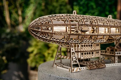 Miniatura 4 de Wood Trick Zeppelin Luminoso Rompecabezas de madera dirigible LED 3D para adultos para construir - Hélices móviles y cola - Incluye montaje en pared