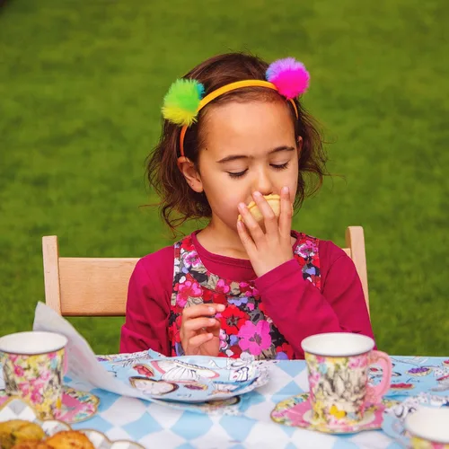 Miniatura 4 de Set de tazas con manija y plato Truly Alice del Sombrerero Loco de Alicia en el país de las maravillas, en 3 diseños para fiesta de té o cumpleaños