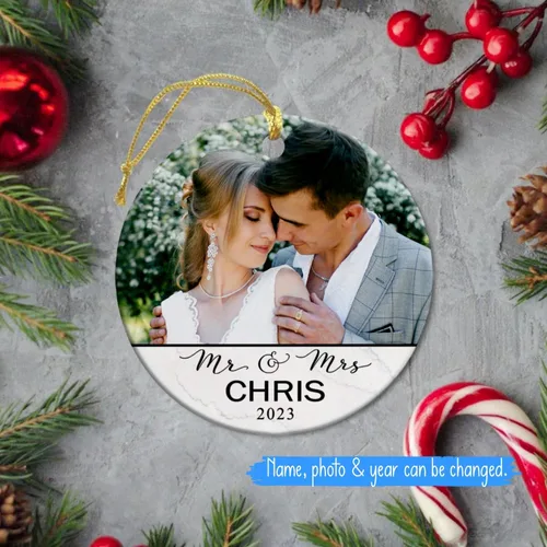 Miniatura 2 de Adorno de cerámica personalizable con texto en inglés «Our First Christmas Together As Mr and Mrs 2024», adorno personalizado para parejas recién