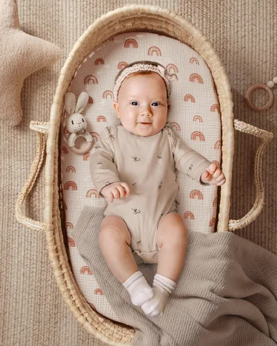 Miniatura 26 de Blissful Diary Sábanas de muselina para cuna para niñas, sábana de bebé de algodón suave bohemio para colchón de cuna estándar de 52 x 28 pulgadas