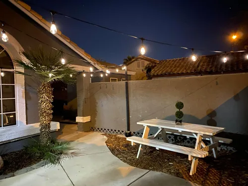 Miniatura 7 de Brightech Ambience Pro - Cadena de luces solares de 27 pies para exteriores, luces de patio impermeables de grado comercial con bombillas Edison