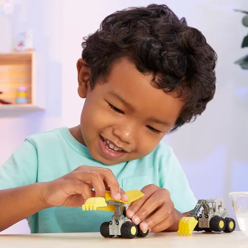 Miniatura 2 de Little Tikes Let's Go Cozy Coupe™ - Paquete de 3 vehículos de construcción mini Push and Play para mesa o piso, diversión y cambio