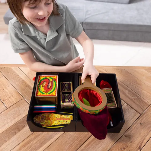 Miniatura 8 de Juego de magia de madera maciza con 10 trucos clásicos Melissa & Doug Deluxe
