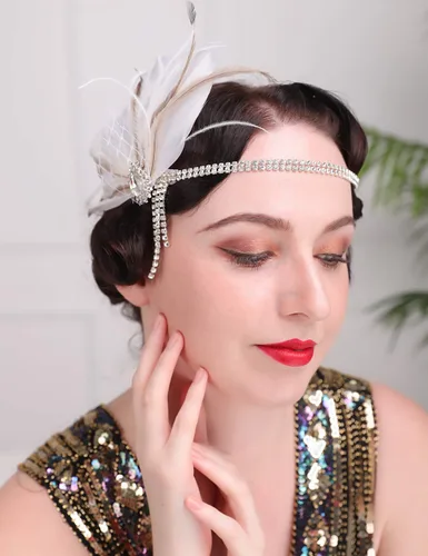 Miniatura 3 de Aimimier Diadema de plumas para novia de los años 20 con cadena de cabeza de cristal, borla de plumas blancas rugientes de los años 20, accesorios