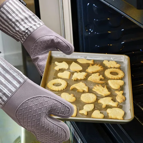 Miniatura 8 de Alselo Guantes de horno de silicona resistentes al calor 932℉ con impermeables y antideslizamiento, juego de 2 guantes de horno extra largos