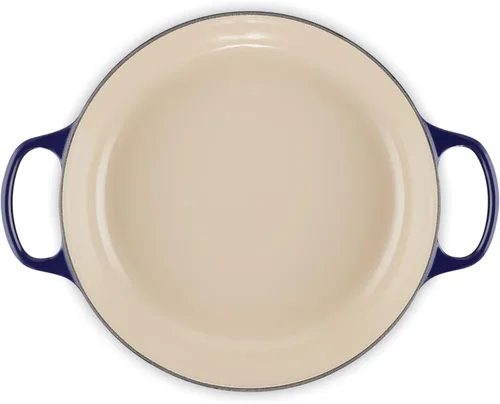Miniatura 4 de Le Creuset Olive Branch Collection Signature Braiser de hierro fundido esmaltado, 3.5 cuartos de galón, índigo con tapa en relieve