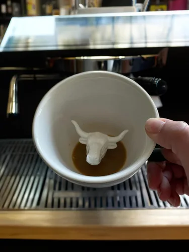 Miniatura 6 de Creature Cups Taza de cerámica Bull - Animal 3D oculto en el interior - Regalo único para los amantes del café y el té