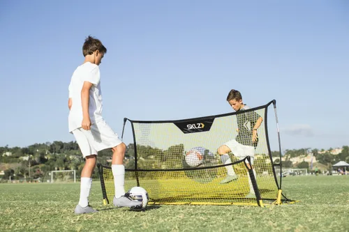 Miniatura 4 de SKLZ Quickster Entrenador de fútbol – Rebotador de pelota de doble cara para pasar, recibir y practicar atrapamiento – Red de rebote grande