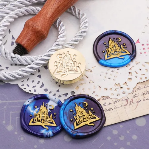 Miniatura 4 de SWANGSA - Juego de sellos de cera, estilo vintage, 4 cabezas con diseños de castillo, libro mágico, luna, planta y estrella + 1 mango de madera