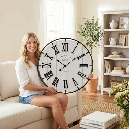 Miniatura 22 de EMAX HOME Reloj de pared grande de granja de 20 pulgadas, cara de grano de madera envejecida negra rústica con números romanos blancos, movimiento