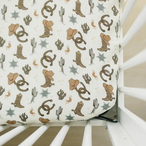 Miniatura 19 de Sábana de cuna de muselina Autumn Bloom de Mebie Baby, sábanas suaves y transpirables para bebés, ropa de cama moderna y neutral para cunas, sábana